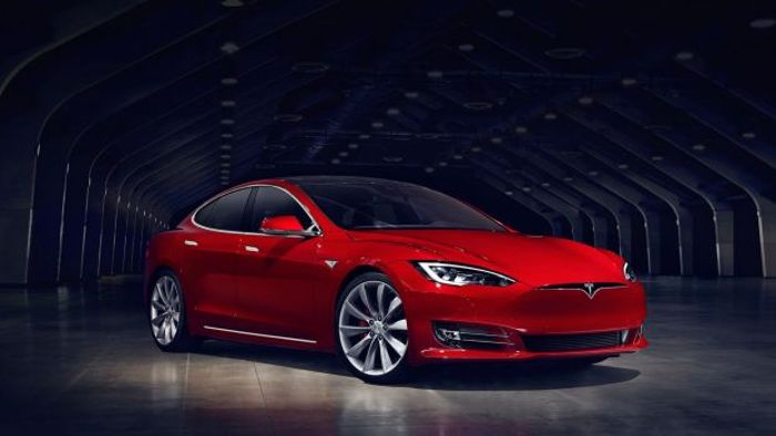 Дори и най-бавната версия на Tesla Model S ускорява като ракета